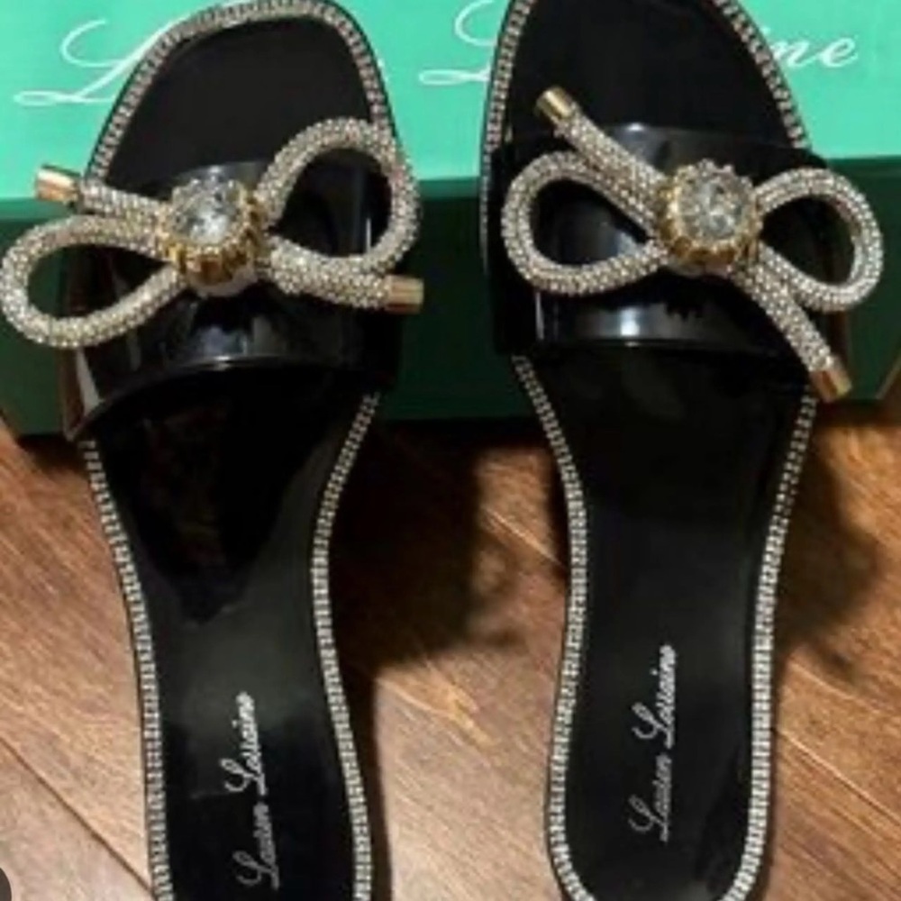 751. 757. NEW Lauren Lorraine Black Patent Slide Mules with Jeweled Bow